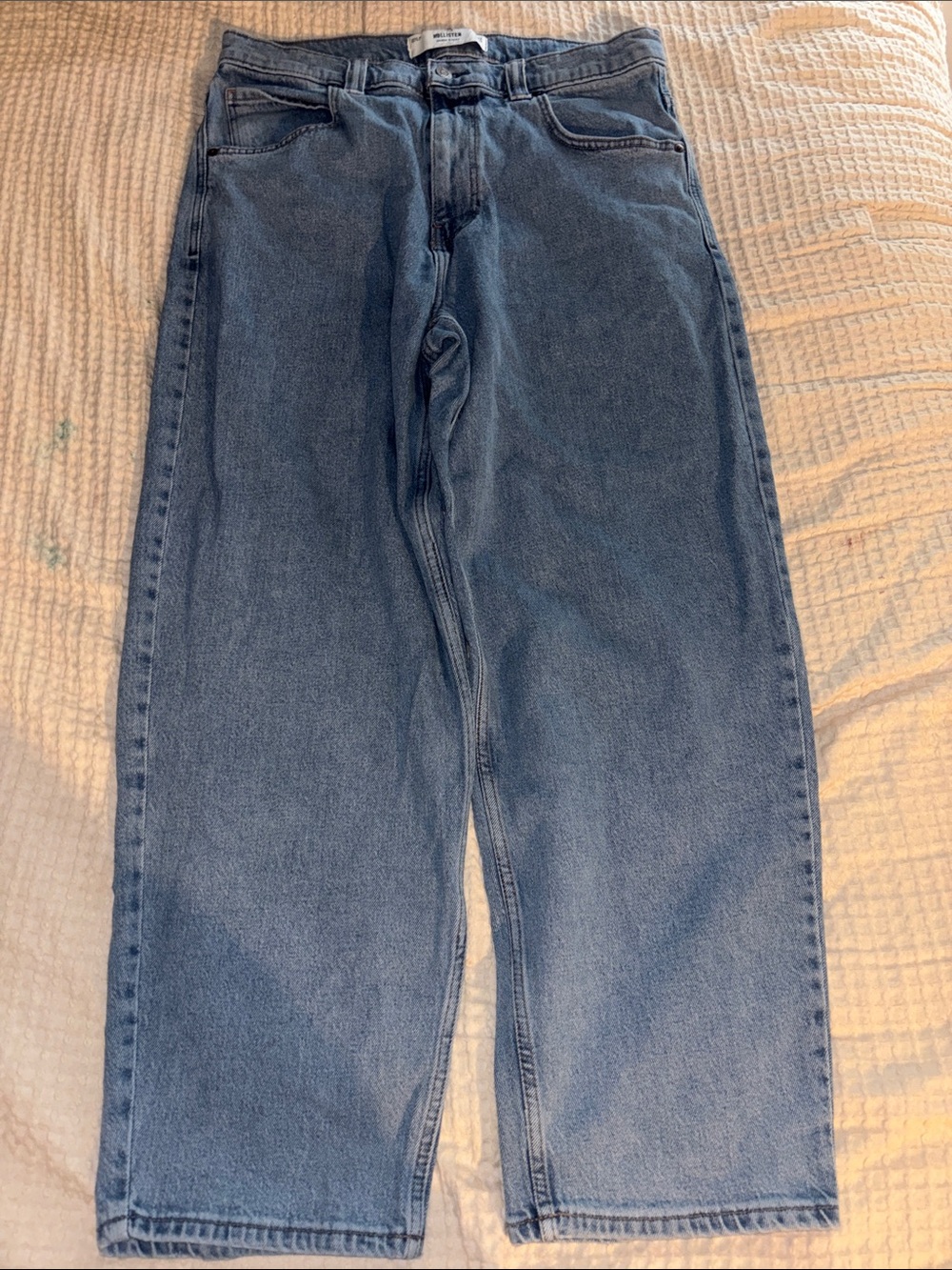 Hollister men’s Skater Baggy Jeans light wash blue